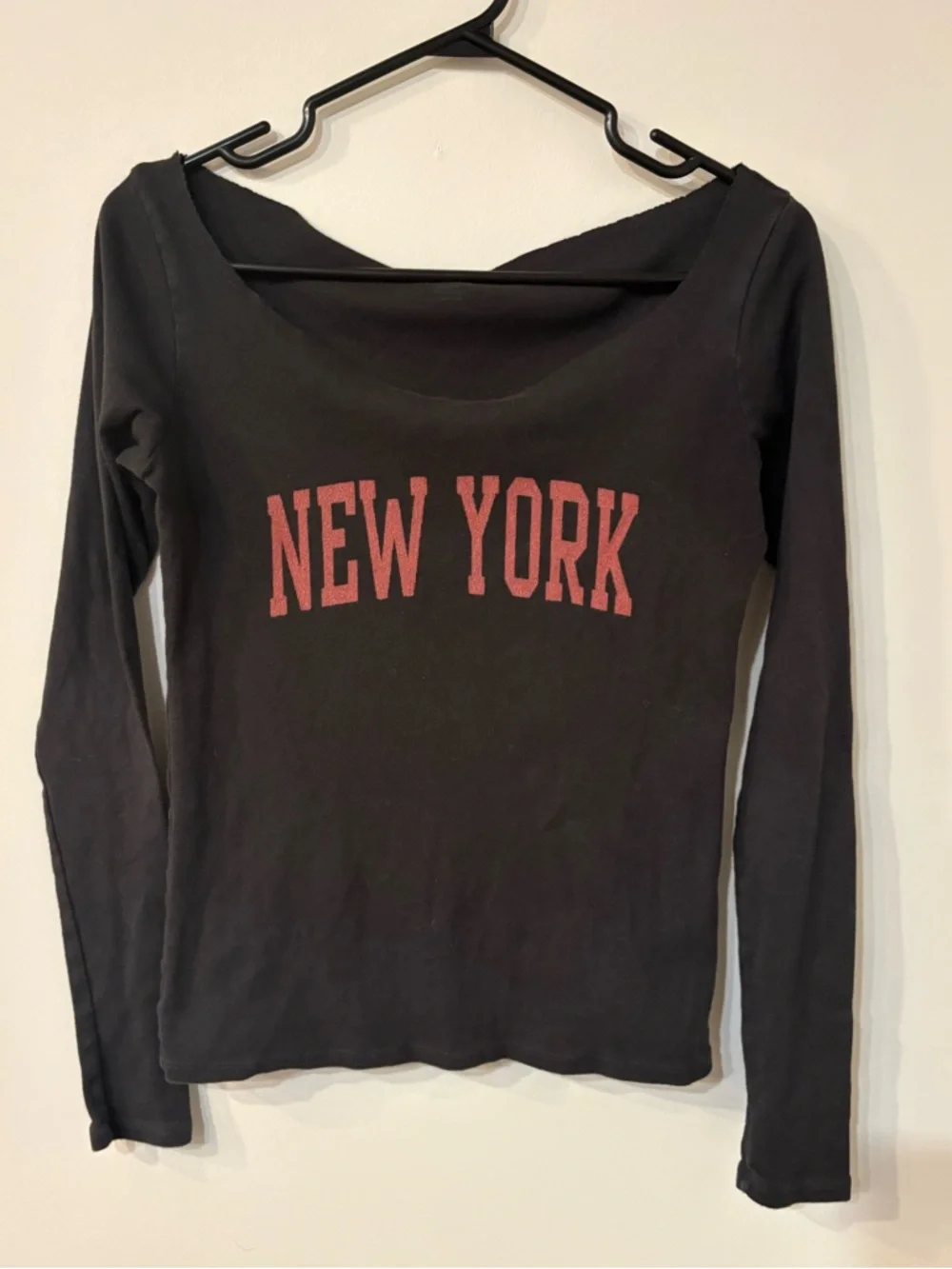 Brandy Melville Black Off-the-Shoulder Top with Red 'New York' Print - Picture 2 of 4